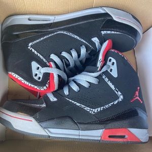 Jordan sneakers size 7 Youth- Fits women 8.5